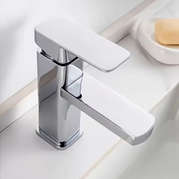 gp0002 Grifo Mezclador de Agua Fría y Caliente Plateado